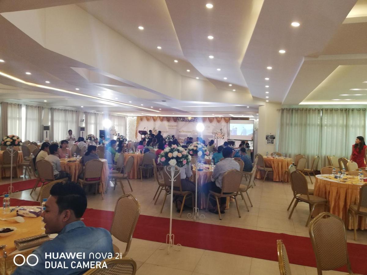 Supreme Hotel Yangon Exterior foto